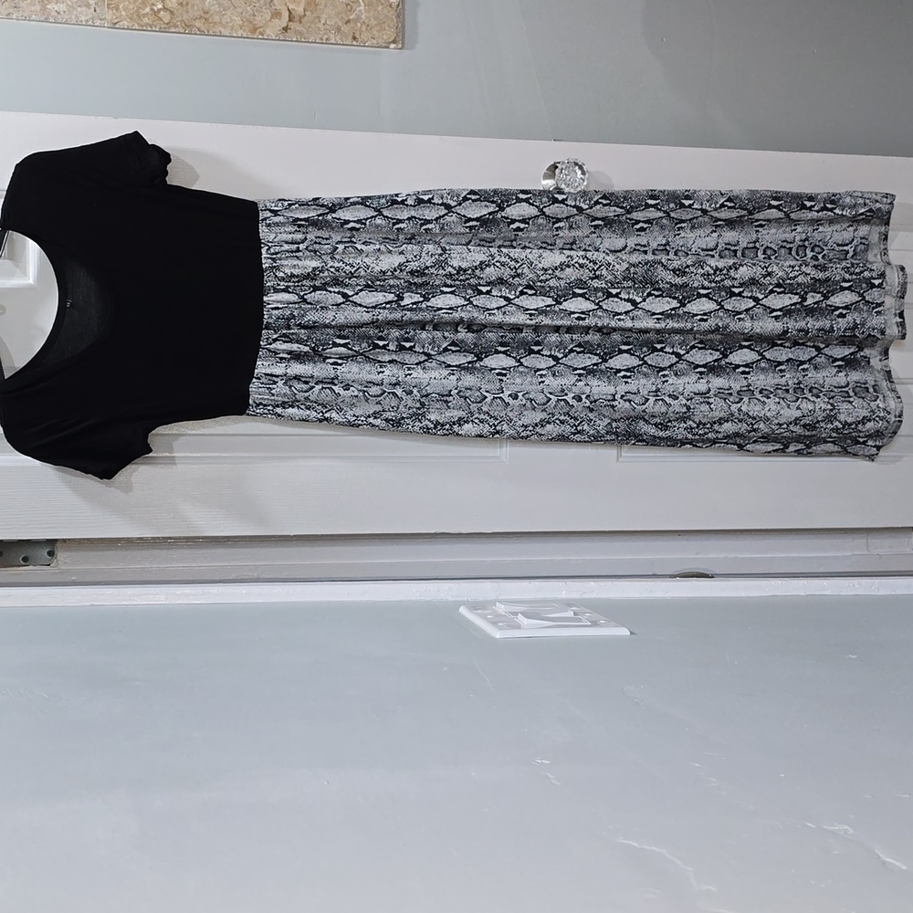 Black & White Snake Print Maxi Dress - Picture 2 of 16